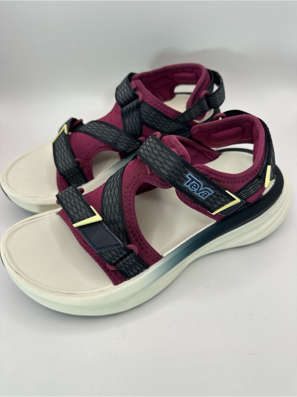 TEVA WOMEN AVENTRAIL R2T PHANTOM / RASPBERRY SANDALS US 8.5/ EU 39.5/ UK 6.5